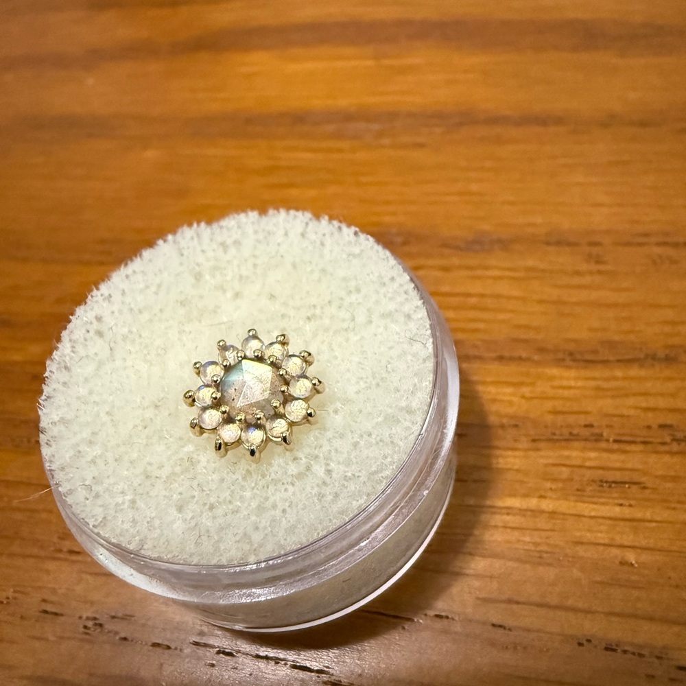 BVLA 14k yellow gold “The Rose” 8mm Labradorite and Moonstone 14g threaded - Picture 3 of 8